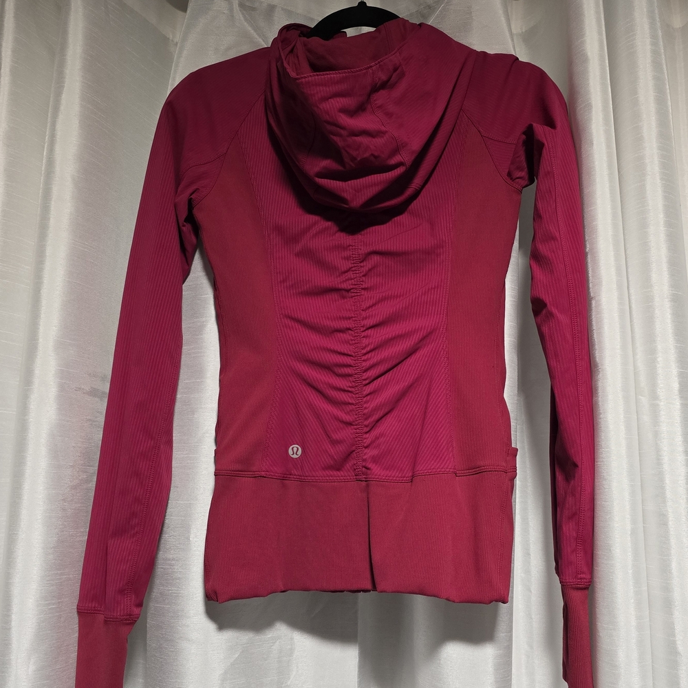 Size 4 Lululemon In Flux Reversible Hooded Jacket In Berry Rumble - Picture 2 of 3